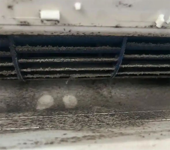 青阳空调吹的风有股烧焦味是怎么回事